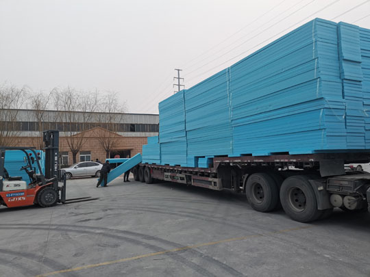 擠塑板倉庫一角